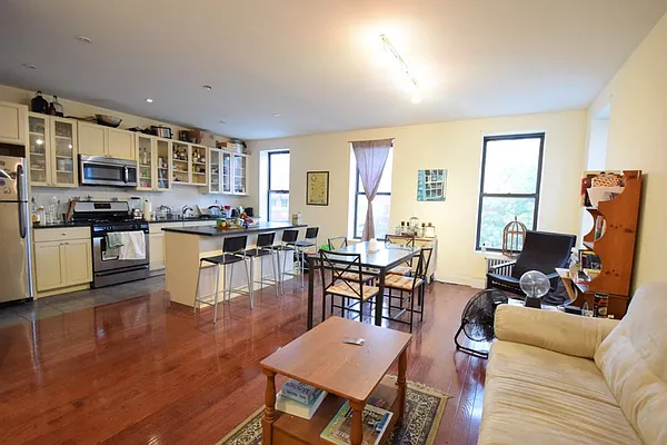 Rented by Rolling Stone Realty LLC | media 38