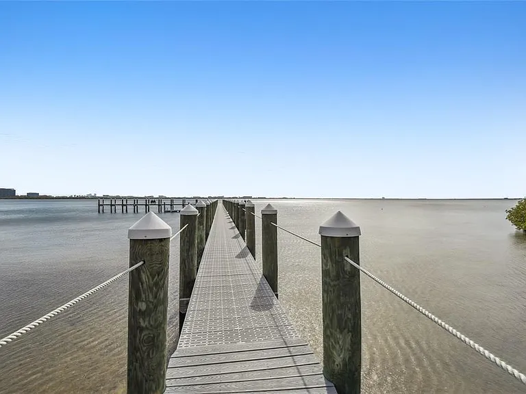 5211 Bay Club Cir — Photo 27