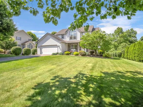 425 E Moravian St, Nazareth, PA 18064