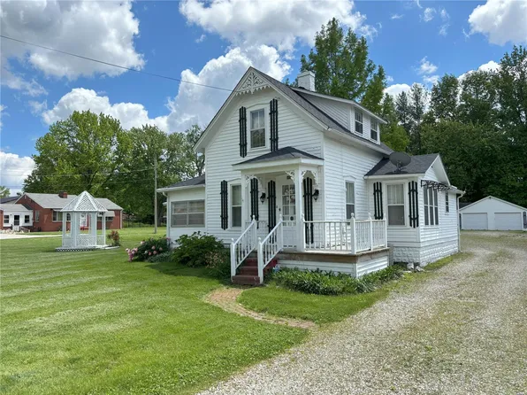 505 Grace St, Godfrey, IL 62035