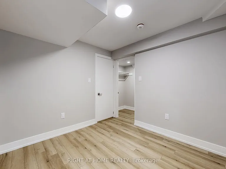 11 Hawker Ct #BASEMENT — Photo 18