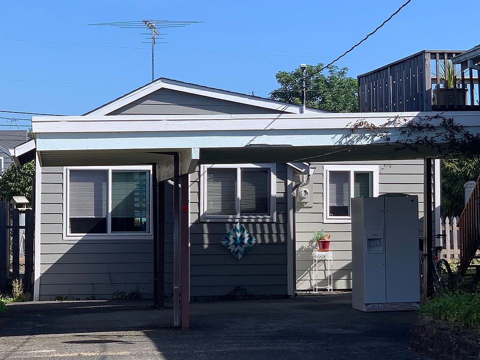 1st image of 930 2nd Ave