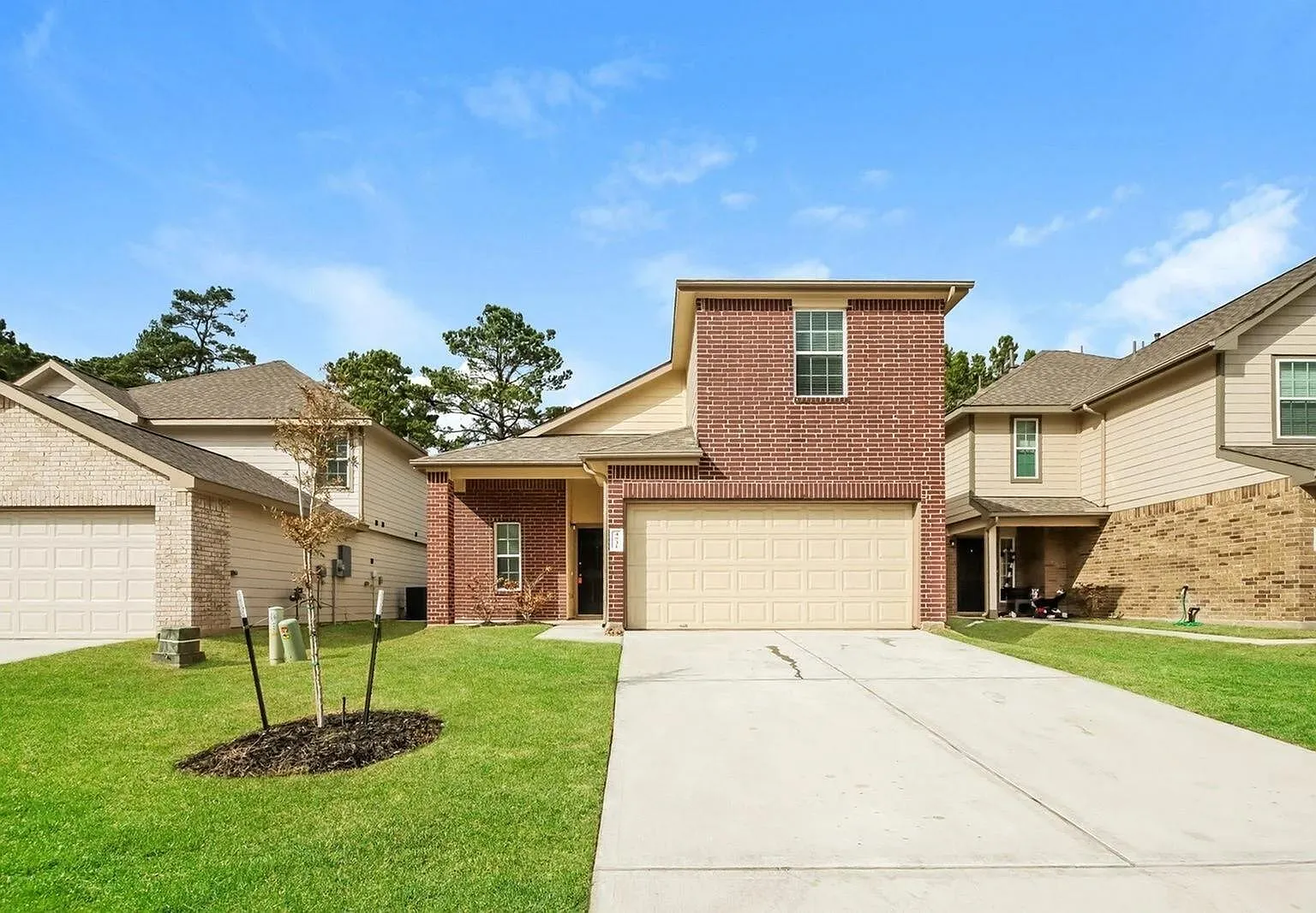 3 bed, 2.5 bath, 1631 sqft, $1,925 — Photo 1