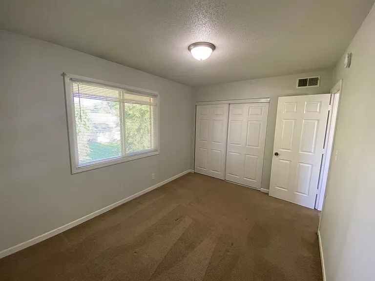 1115-1120 Doreen Ct — Photo 37