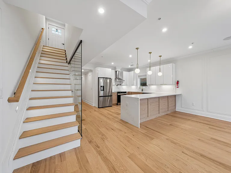 183 Zabriskie St #3 — Photo 18