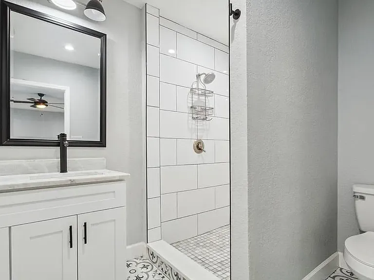 715 W Harlan St — Photo 41