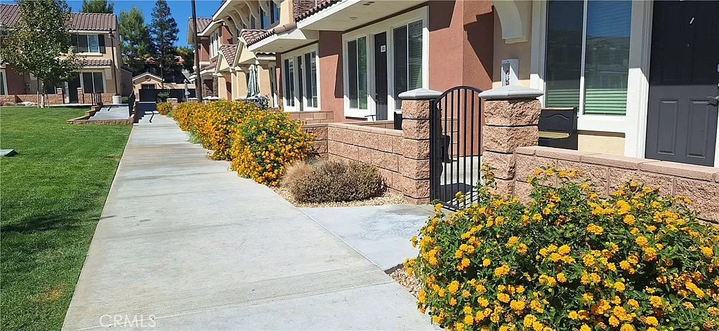 2 bed, 1.5 bath, 1026 sqft, $2,150 — Photo 3