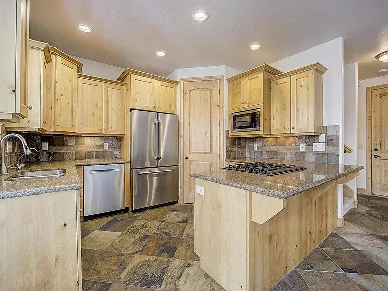 3032 Lower Saddleback Rd — Photo 9