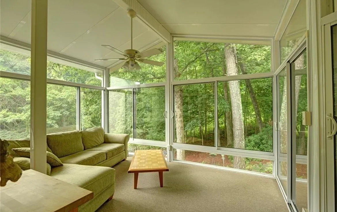 4 bed, 2.5 bath, 3032 sqft, $4,000 — Photo 2