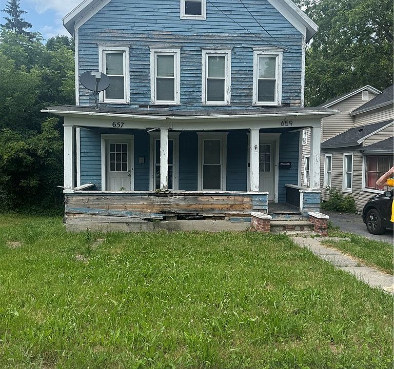 1st image of 659 Bronson St