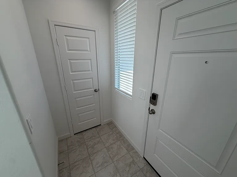 2702 W Shepperd Ave — Photo 7