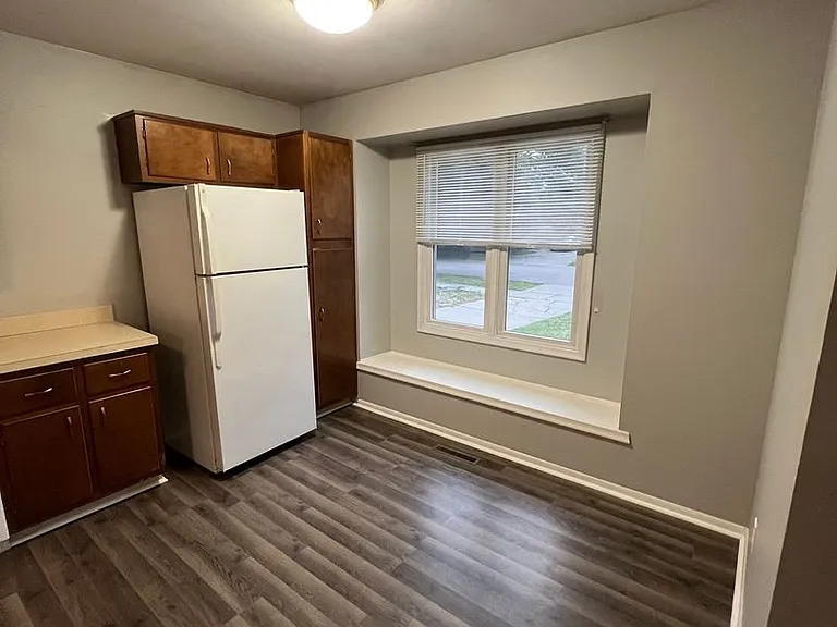 728 Meadowview Ln — Photo 10