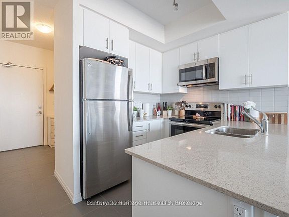 5th image of 560 N Service Rd #608