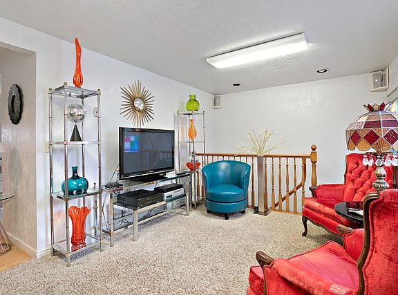 3rd image of 1960 W Camelot Way