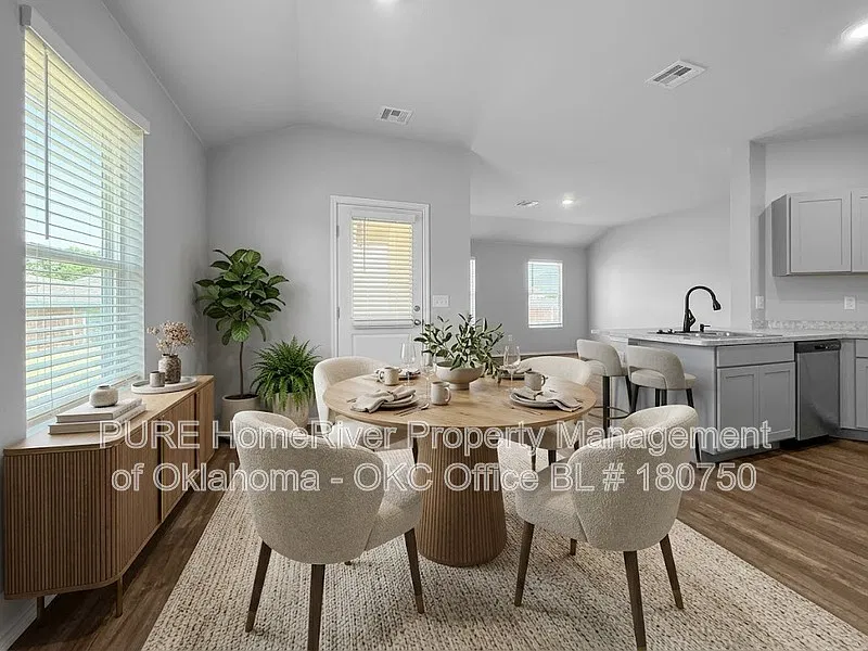 3 bed, 2.0 bath, 1355 sqft, $1,425 — Photo 3