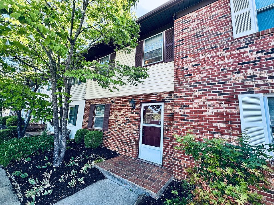 1st image of 215 Fountain Dr