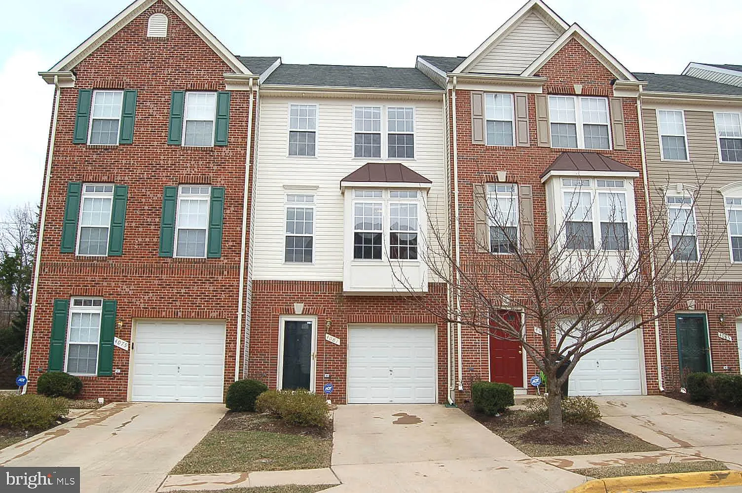Glen Oaks Condo — Photo 1
