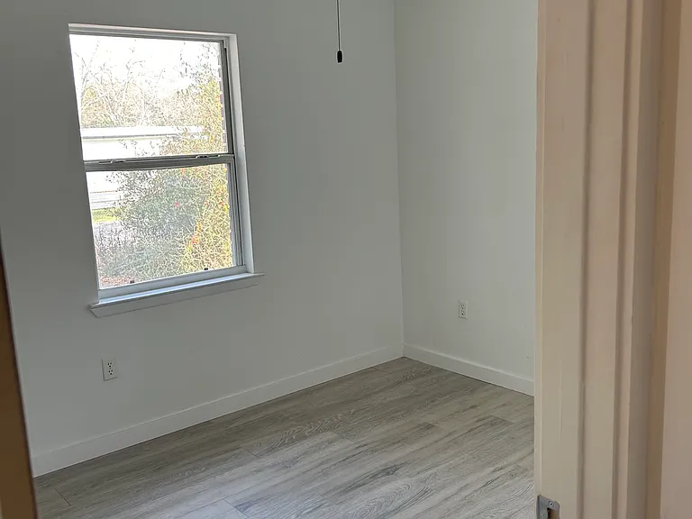 1005 Pinetree Rd — Photo 8