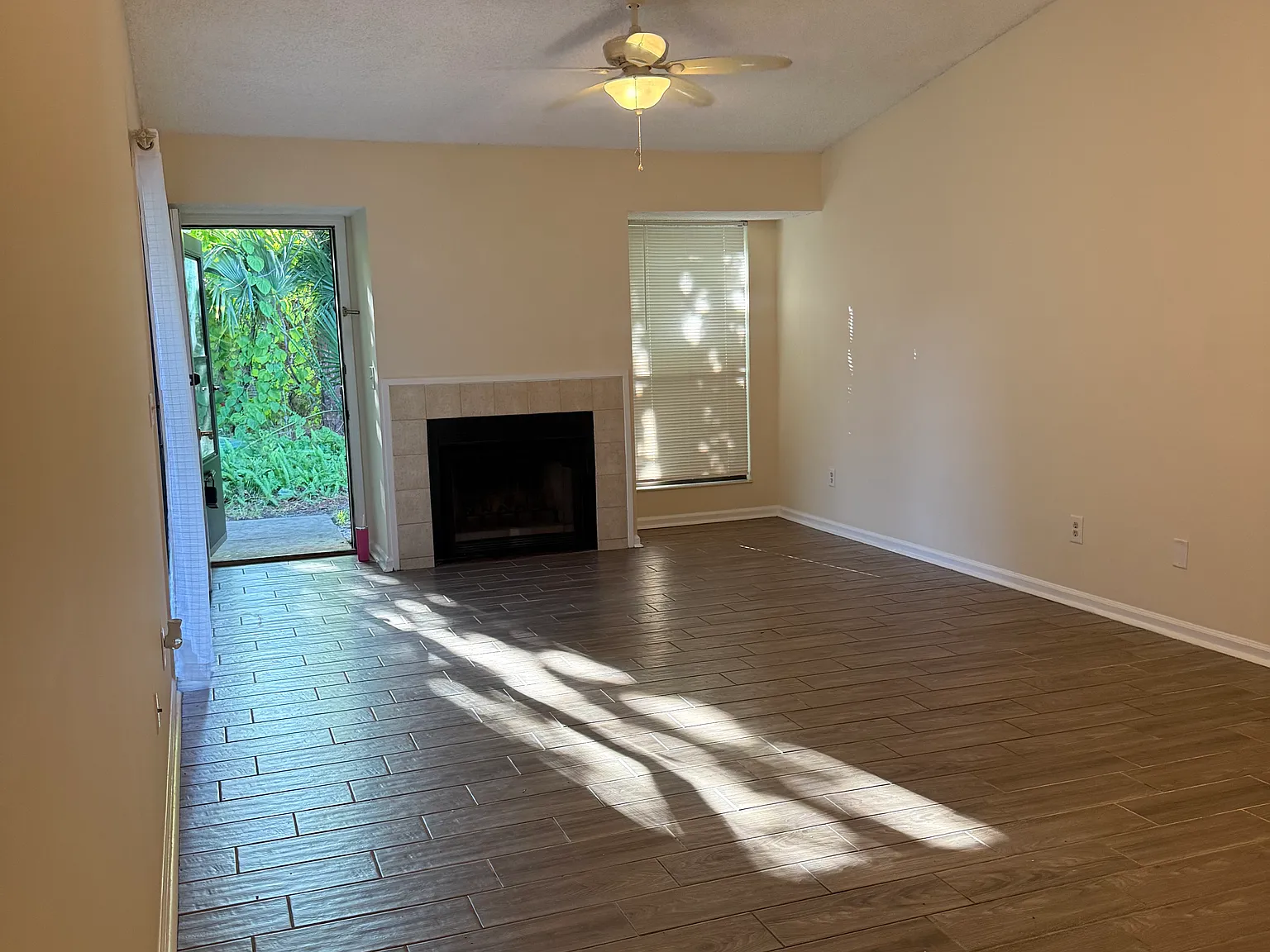2 bed, 1014 sqft, $1,675 — Photo 2