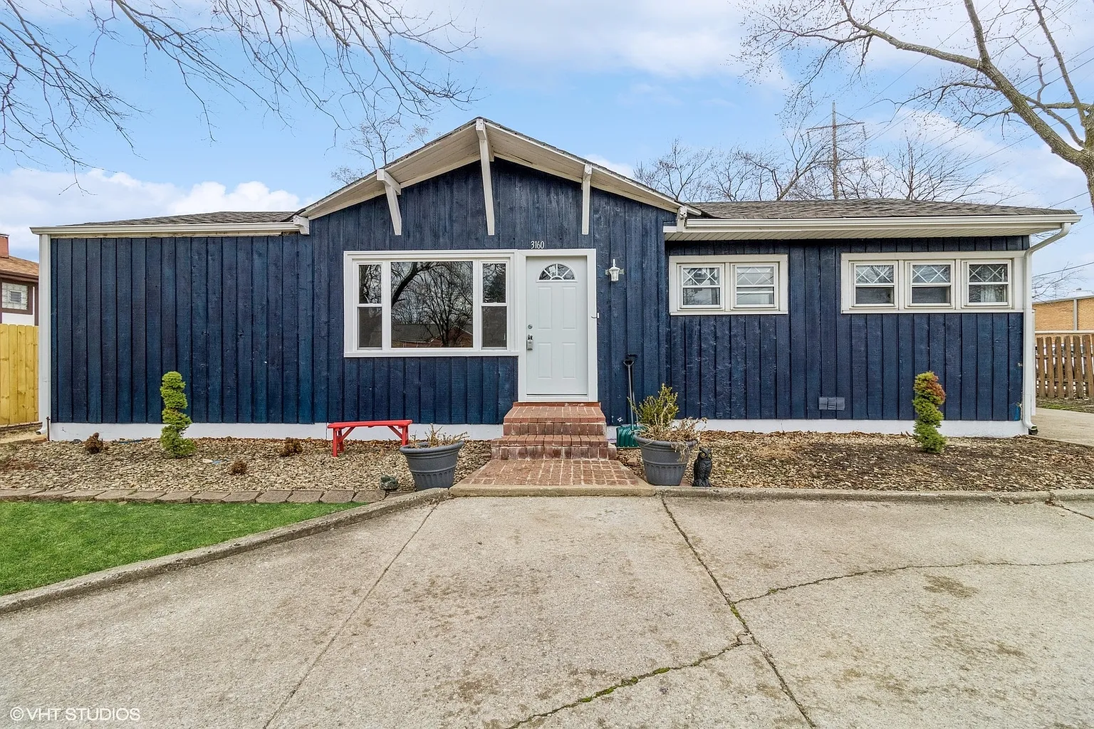 3160 N Wolf Rd photo 1