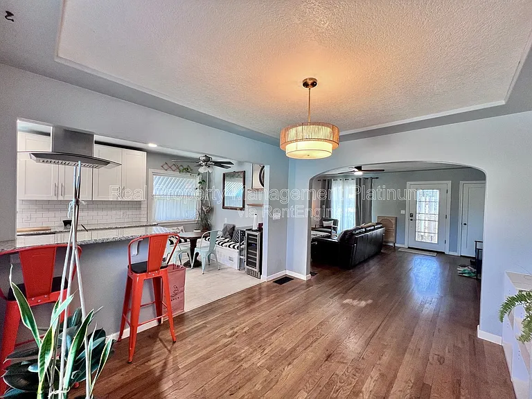 2727 E Michigan Ave — Photo 20