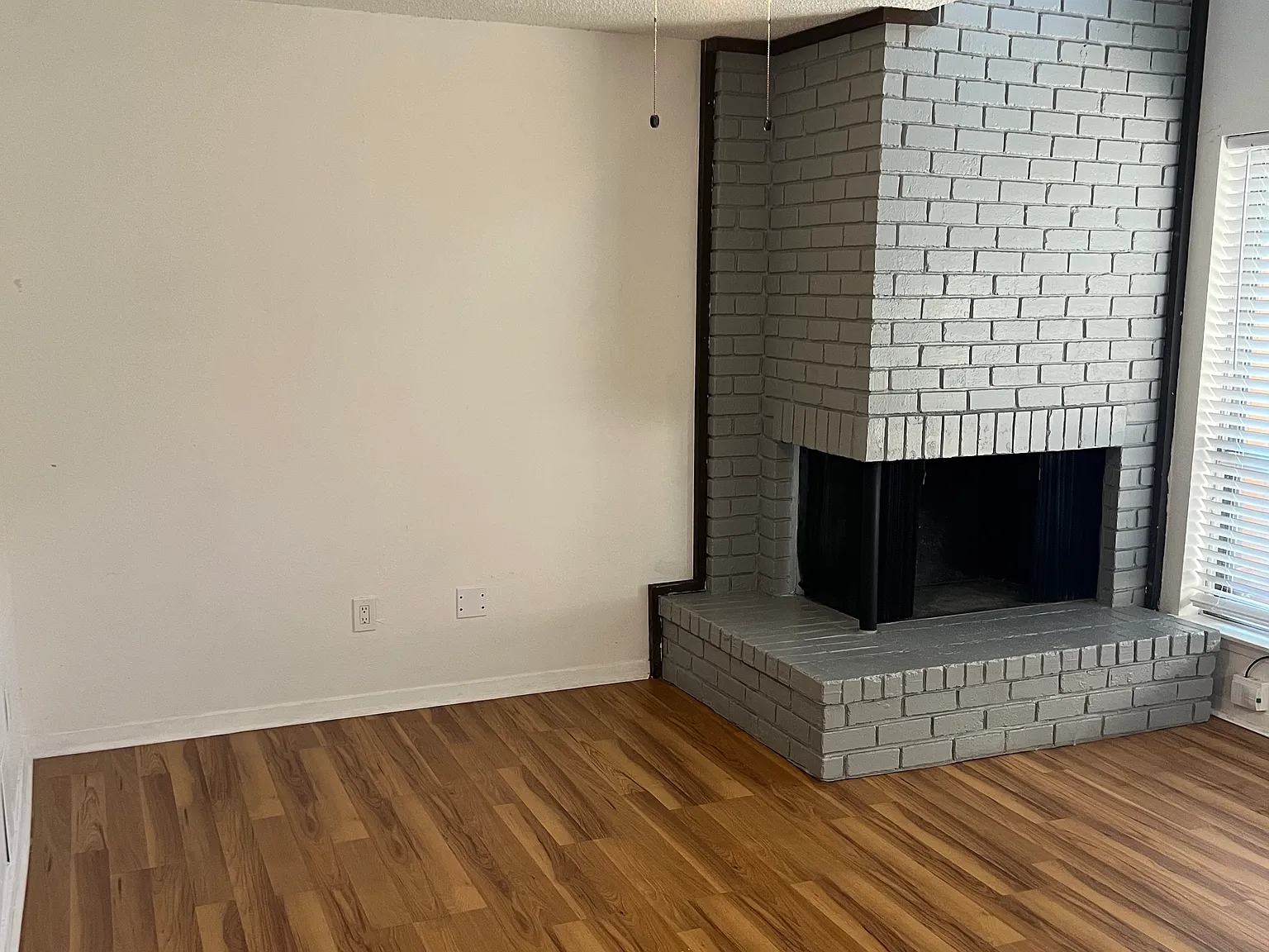 3 bed, 2.5 bath, 1696 sqft, $2,100 — Photo 3