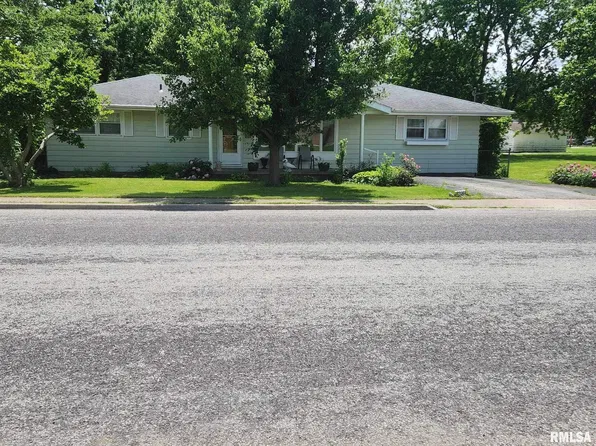 518 E Bidwell St, Taylorville, IL 62568