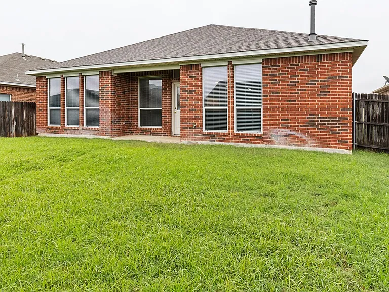 12913 Farmington Dr — Photo 25