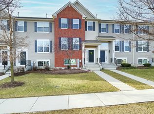 465 Fayetteville Ave, Gilberts, IL 60136