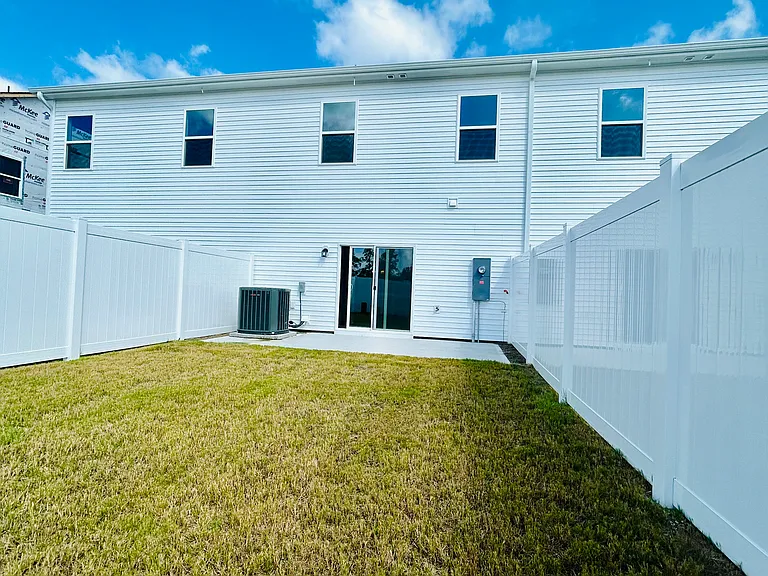 7121 Fisk Dr NE — Photo 23