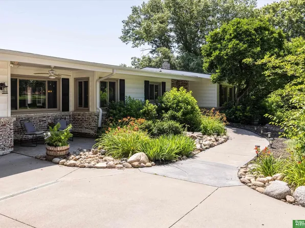 307 S 96th St, Omaha, NE 68114