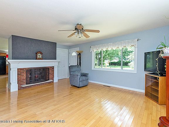3rd image of 2695 Donna Dr