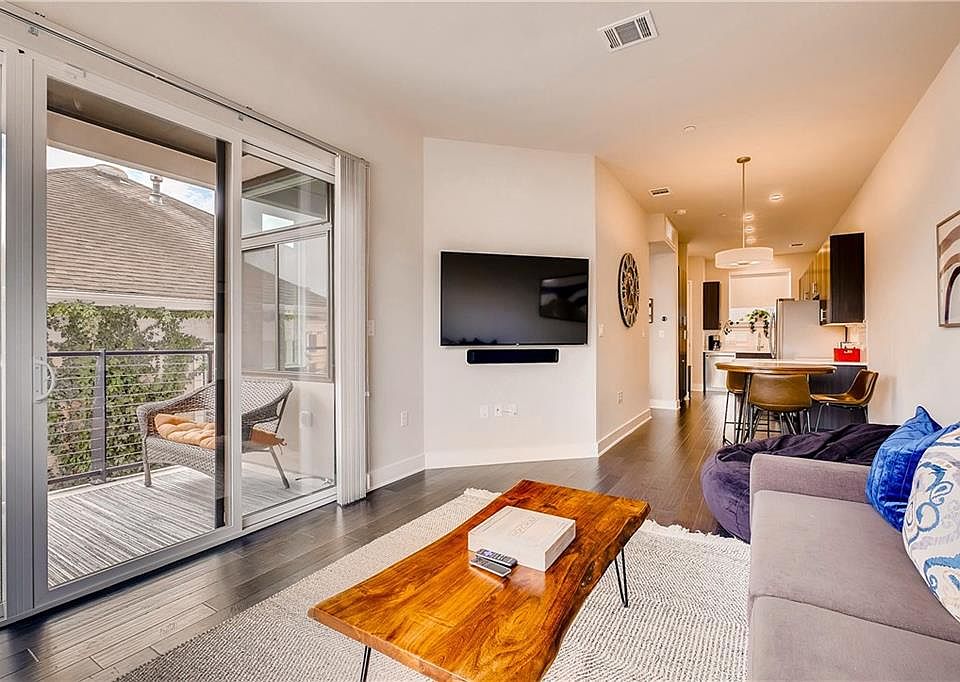 1st image of 1306 West Ave Unit 204