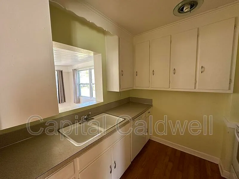 2 bed, 1.0 bath, 957 sqft, $2,000 — Photo 3