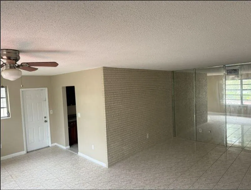 2 bed, 2.0 bath, 2158 sqft, $2,600 — Photo 2