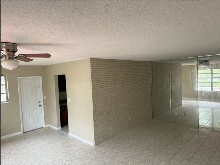16980 N Miami Ave — Photo 3