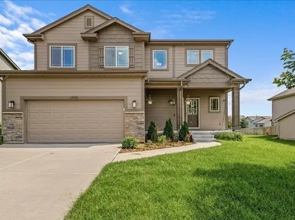 17825 Camden Ave, Omaha, NE 68116