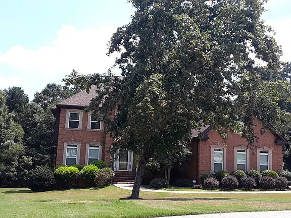 3rd image of 2556 Sycamore Dr