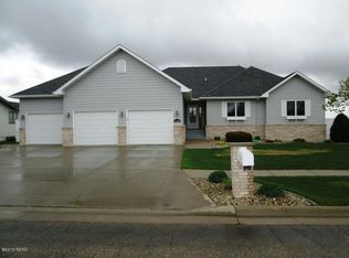 1700 N Maple St, Watertown, SD 57201