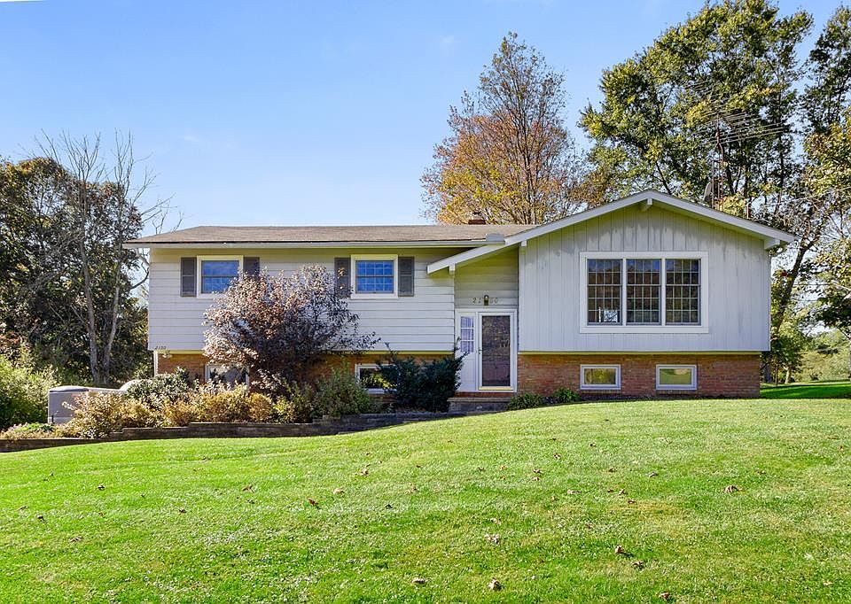 1st image of 2150 Cloverdale Dr