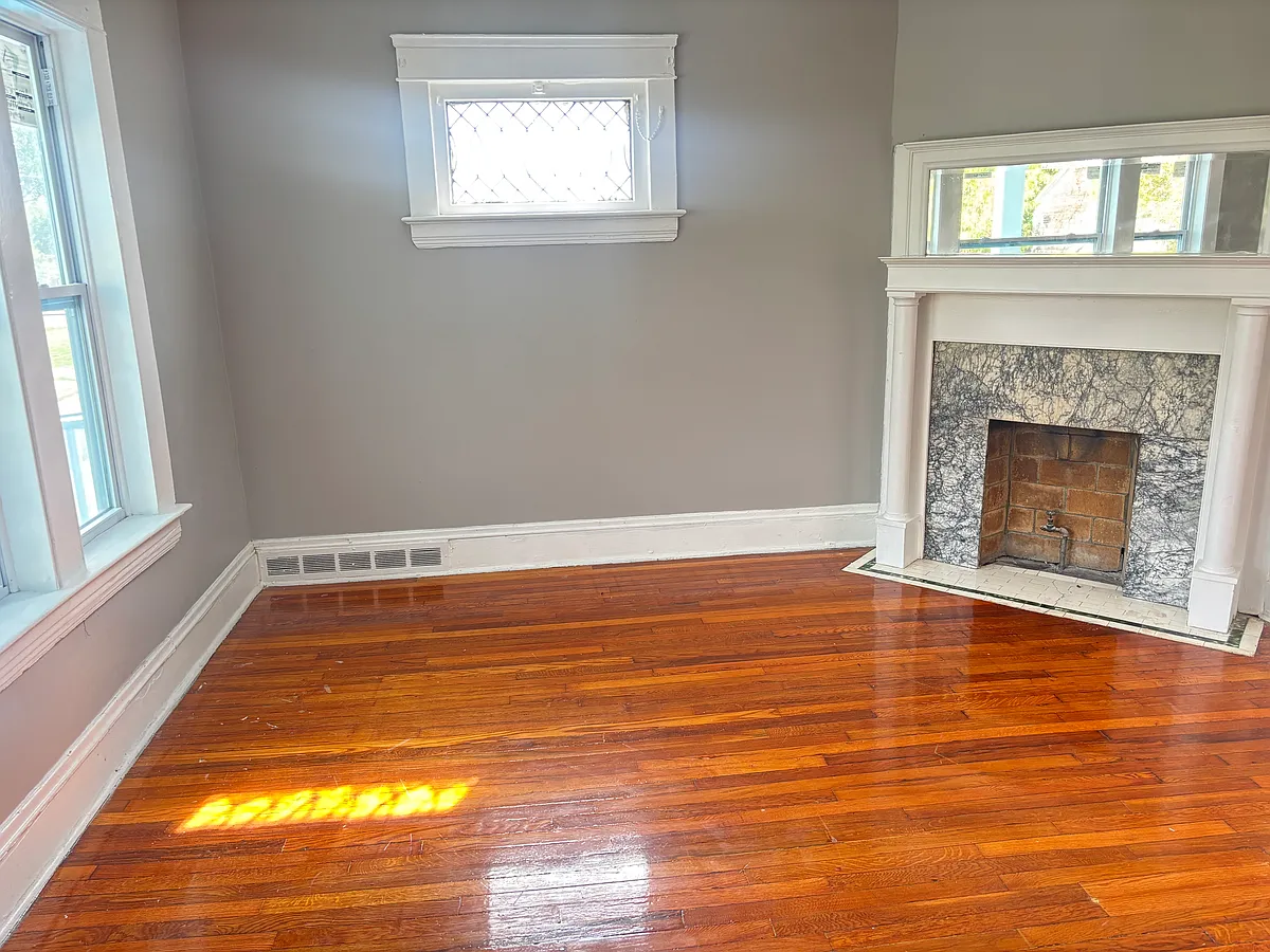 Building Photo - 1278 E 115th St #2