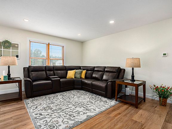 5th image of 1512 Clover Creek Ln