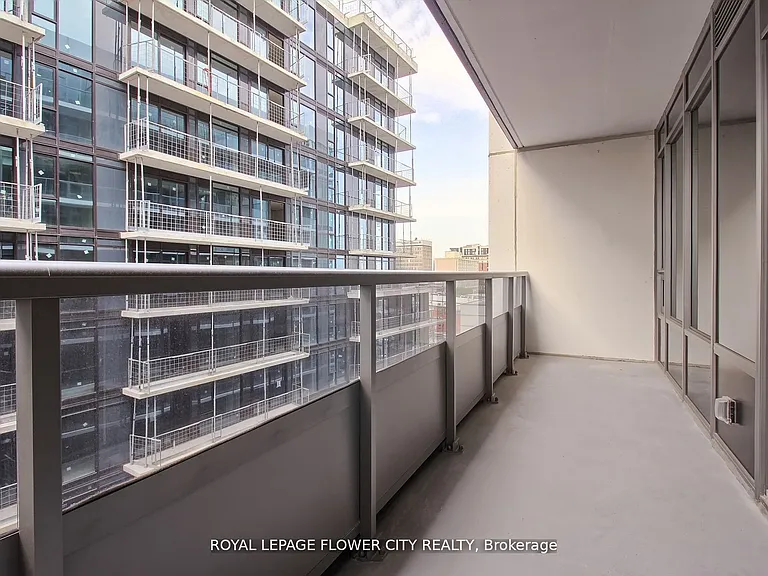 212 King William St #1011 — Photo 27