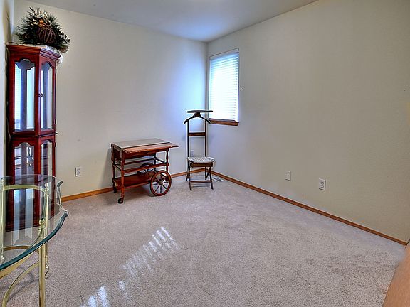 5th image of 1610 Mill Dr SE