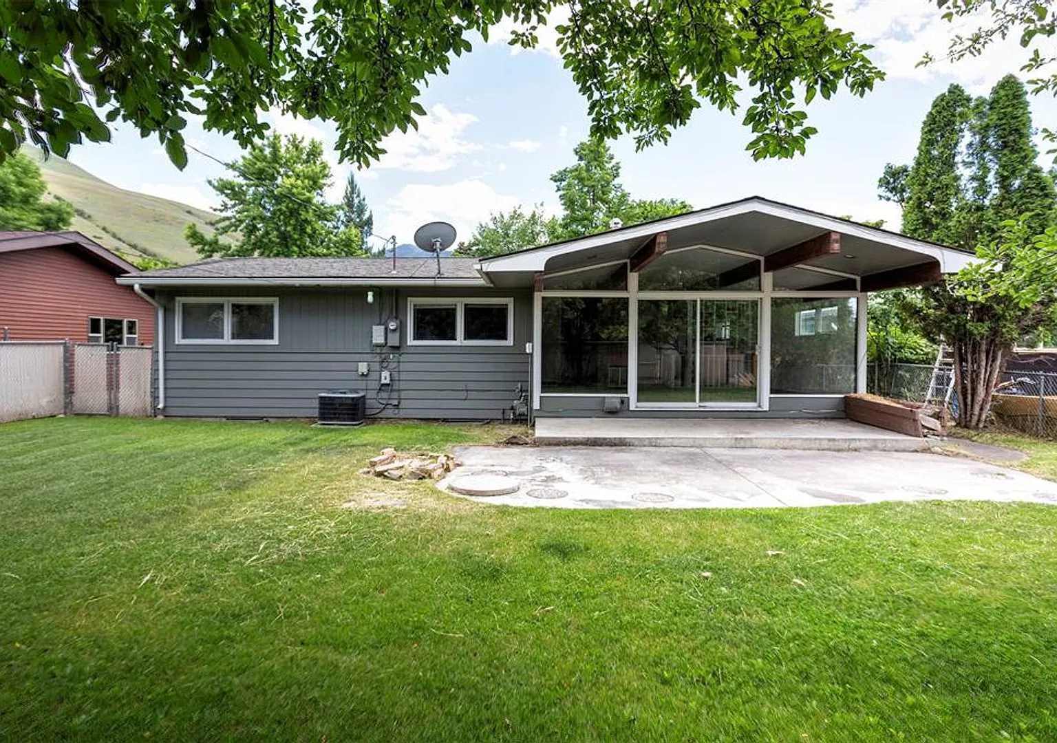 University Area Home - 4 Bed - 3 Bath — Photo 4