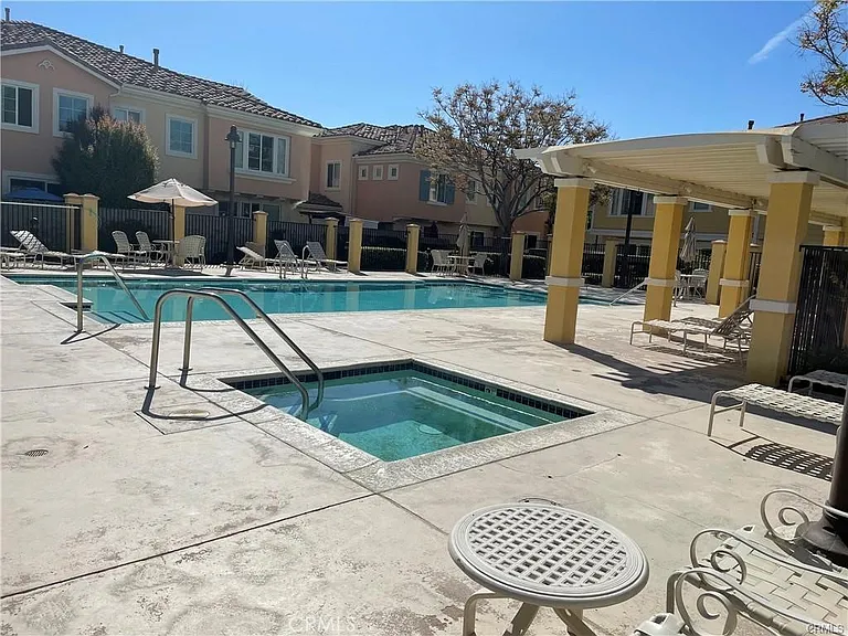 4164 Terraza Way #B — Photo 3