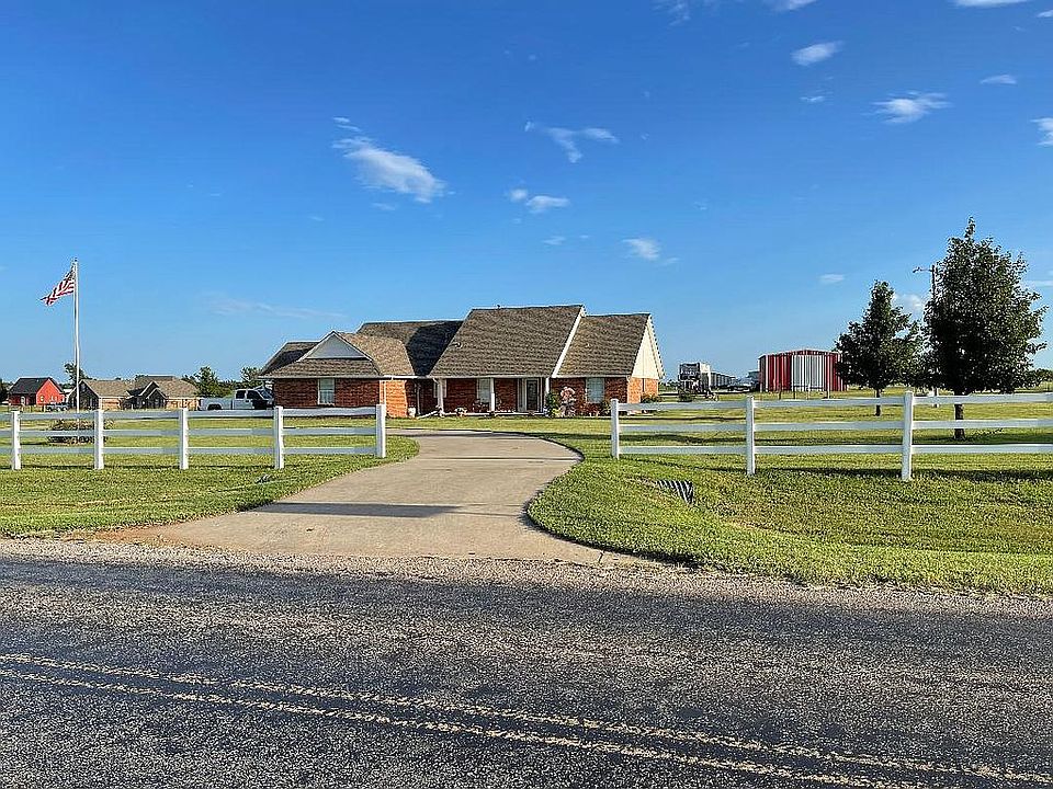 ACREAGE WITH SHOP!!