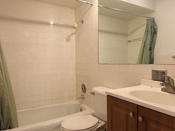 2nd image of 6116 N Winthrop Ave