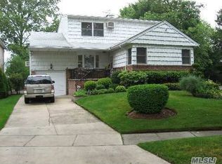 25279 Leith Rd, Flushing, NY 11362