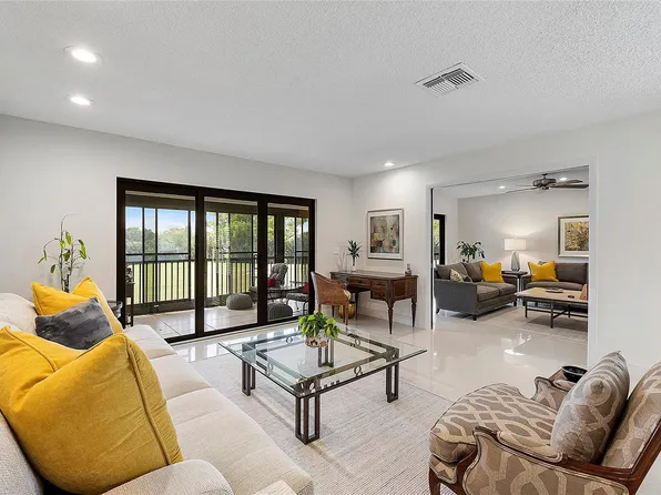 11 Stratford Drive #H, Boynton Beach, FL 33436
